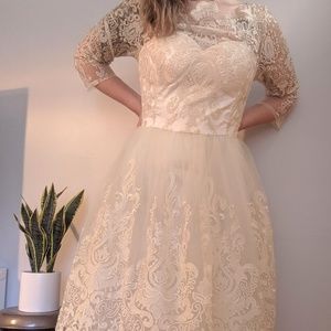 Chi chi London - gilded grace lace dress